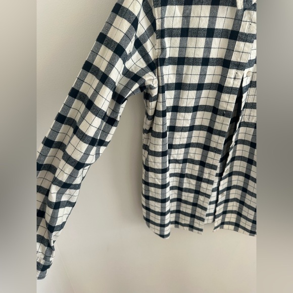Filson Women's Alaskan Guide Shirt in cream and black plaid size large - Picture 5 of 7